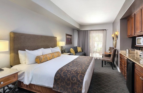 Napa Resort | Luxurious Accommodations w/Tuscan Charm. Gateway to the Napa Valley Wine Region