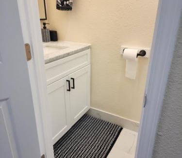 Quartz Hill Apartment | Luxurious All Private GuestSuite