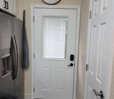 Quartz Hill Apartment | Luxurious All Private GuestSuite