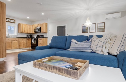 Meredith Apartment | Luxurious and Sunny Apt at Main Street, Meredith