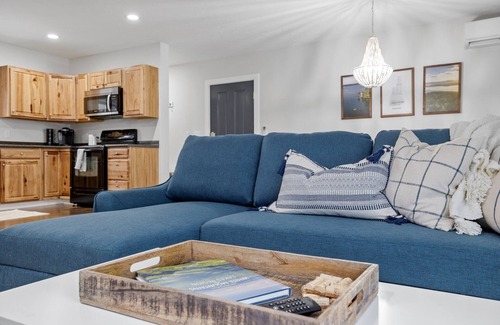 Meredith Apartment | Luxurious and Sunny Apt at Main Street, Meredith