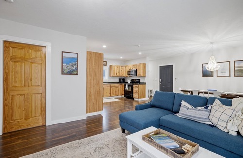 Meredith Apartment | Luxurious and Sunny Apt at Main Street, Meredith