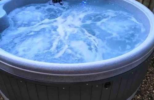 Llangollen Apartment | Luxurious Canal-side mini lodge in Llangollen.