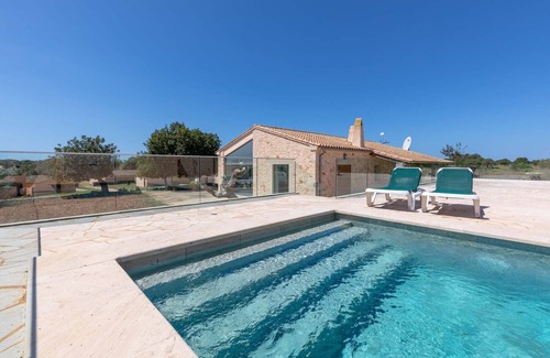 Es Llombards House | luxurious converted farmhouse with pool, quiet location