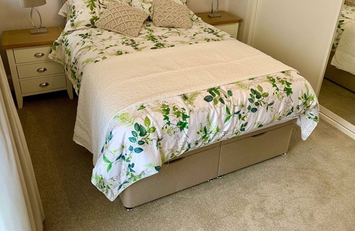 Almondbury Cottage | Luxurious cosy cottage in peaceful rural location