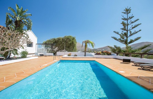 Tinajo House | Luxurious Country House "El Quinto" with Pool, Terrace, Garden & Wi-Fi