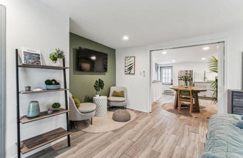 Kensington Apartment | Luxurious couples suite KING BED, romantic, central, wifi