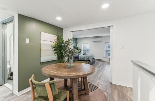 Kensington Apartment | Luxurious couples suite KING BED, romantic, central, wifi