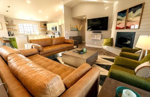 Twentynine Palms House | Luxurious Desert Oasis 🏜 n JACUZZI AND GAMEROOM