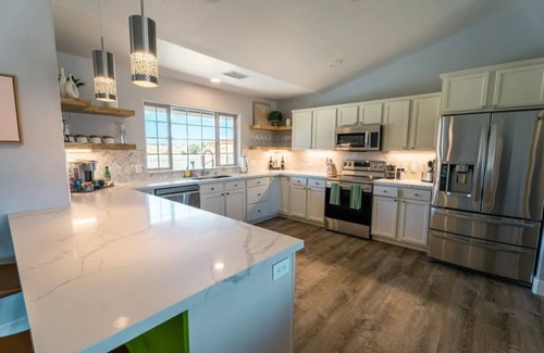 Twentynine Palms House | Luxurious Desert Oasis 🏜 n JACUZZI AND GAMEROOM