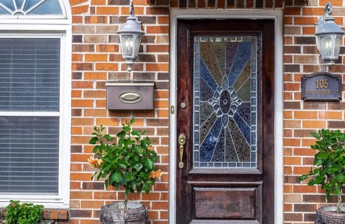 McMinnville House | Luxurious Downtown Townhouse