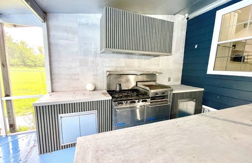 Dade City House | Luxurious Entertainment Mansion