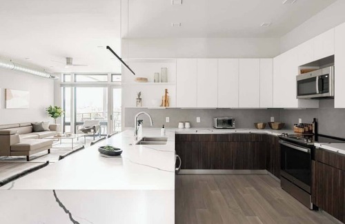 Jefferson Park Condo | Luxurious Escape | Walk to Empower Field | Tesoro