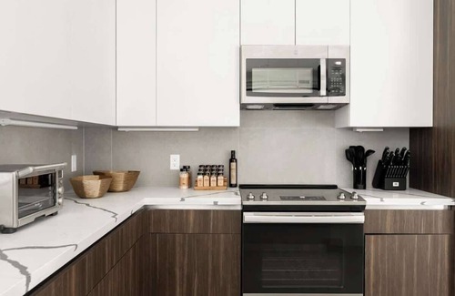 Jefferson Park Condo | Luxurious Escape | Walk to Empower Field | Tesoro