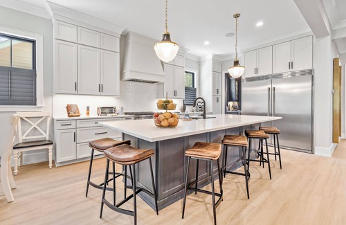 Plaza Midwood House | Luxurious Farmhouse w/firepit, outdoor entertaining area w/large tv and gym!