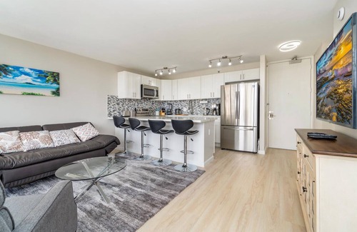 Waikiki Condo | Luxurious, Free Parking & WiFi, Ocean View, Remodeled, 1 BR Condo, No Resort Fee