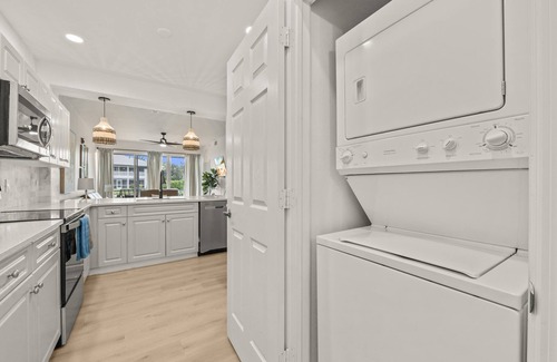 Naples Condo | Luxurious Golf Condo W/Resort Pool and Amenities!n