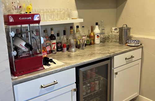 De Pere House | Luxurious Green Bay Retreat: Minutes from Lambeau Field