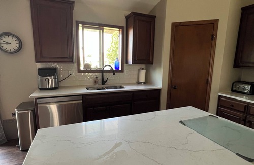 De Pere House | Luxurious Green Bay Retreat: Minutes from Lambeau Field