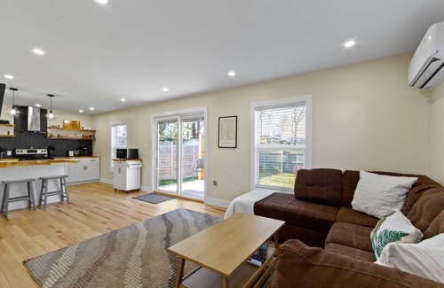 Indianapolis House | Luxurious Guest House Central to Everything