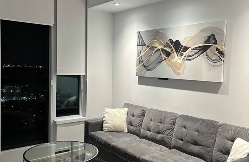 Swansea Condo | Luxurious High-Rise Condo with Stunning Waterfront Views