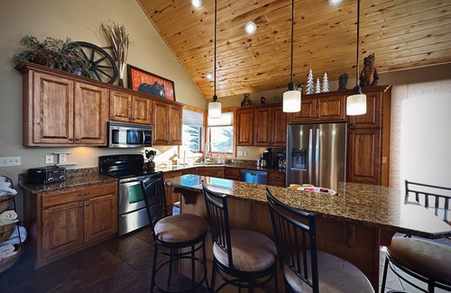 Red Lodge Ski Chalet | Luxurious Home with WiFi, Hot Tub & Spectacular Views