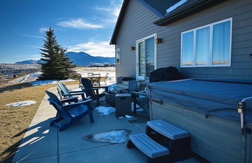 Red Lodge Ski Chalet | Luxurious Home with WiFi, Hot Tub & Spectacular Views