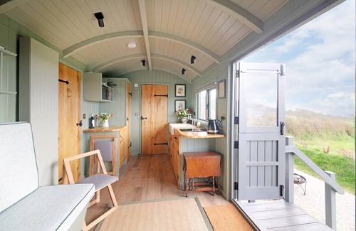Sidmouth Cabin | Luxurious Hut w/Outdoor Bath & Sea Views