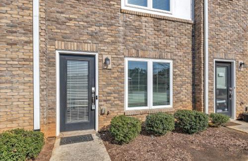 Southwest Raleigh House | Luxurious King 3BR Townhouse Mins to Downtown!