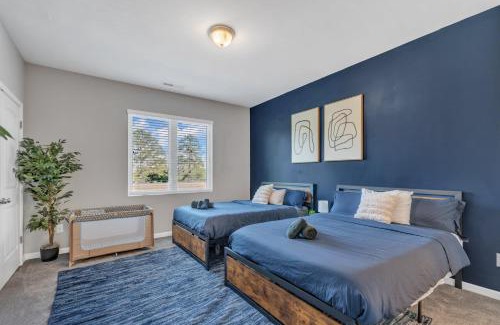 Southwest Raleigh House | Luxurious King 3BR Townhouse Mins to Downtown!