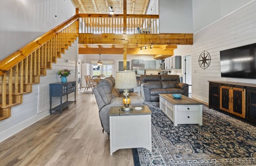 Waterloo House | Luxurious Lake Front Home with Kayaks, SUPs, Dock