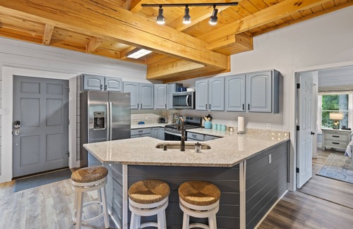 Waterloo House | Luxurious Lake Front Home with Kayaks, SUPs, Dock