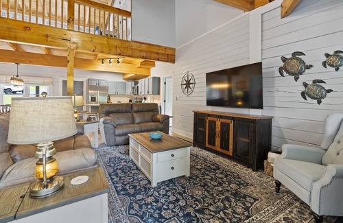 Waterloo House | Luxurious Lake Front Home with Kayaks, SUPs, Dock