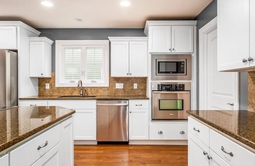 Howard House | Luxurious Lakefront Apple Valley Estate 6,000 sqft