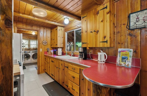 Naches Cabin | Luxurious Log Cabin Getaway at White Pass