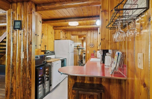 Naches Cabin | Luxurious Log Cabin Getaway at White Pass