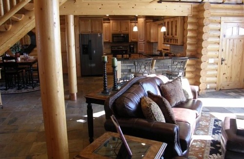 Garrison Cabin | Luxurious Log Home with Mille Lacs Lake Sunrise Views