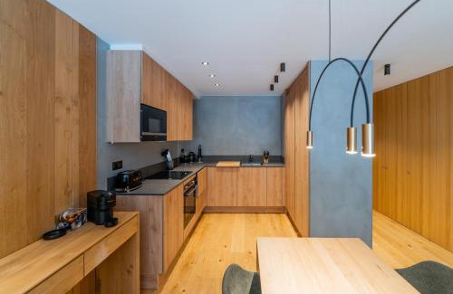 El Tarter Apartment | Luxurious Mountain Gem Enjoy Nature l Gym Sauna Pool l 1 MINUTE WALK TO SLOPES l by BonesVacances