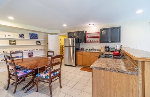 Belfast House | Luxurious Nine-Acre Waterfront Retreat Just Four Minutes from Belfast