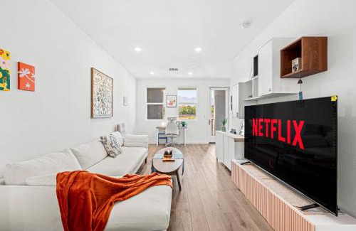 Guasti House | Luxurious Ontario Townhouse Ideal Family