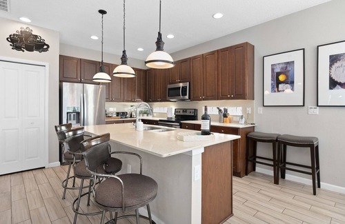 Kissimmee House | Luxurious Orlando Kissimmee Mansion for Work Remote or Family Gatherings