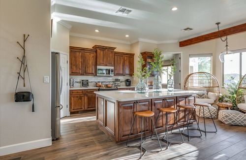 Peoria House | Luxurious & Private Desert Oasis with heated pool, sunset views, hot tub