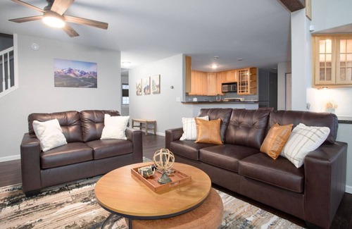 Fairbanks House | Luxurious Retreat w/Breathtaking Views & Aurora