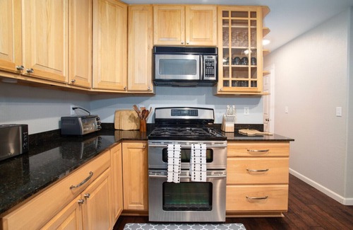 Fairbanks House | Luxurious Retreat w/Breathtaking Views & Aurora