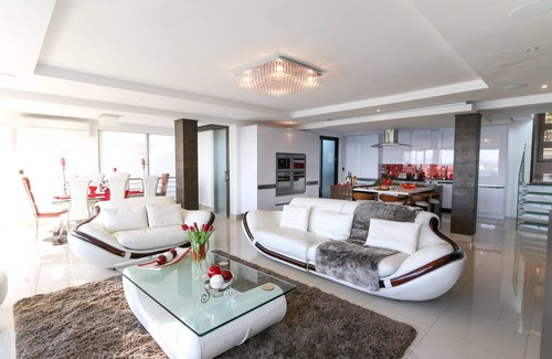 Mountainside Villa | LUXURIOUS SELF CATERING PENTHOUSE - ENTIRE TOP FLOOR WITH SEA VIEW