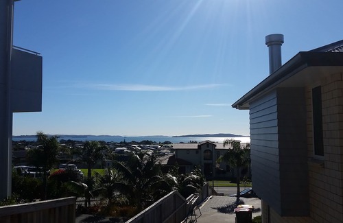 Beachlands House | Luxurious SeaView Retreat, breakfast for a few days inc