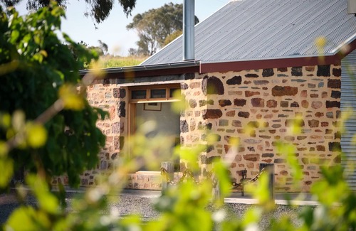 Rowland Flat Cottage | Luxurious secluded cottage B&B amidst vineyards in the beautiful Barossa Valley.