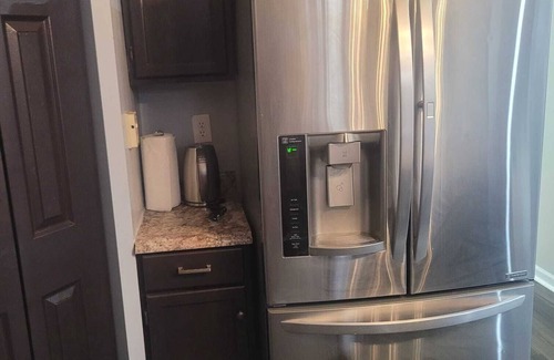 Summit Station House | Luxurious, Spacious, 6-bedroom house with WiFi and AC in charming Columbus