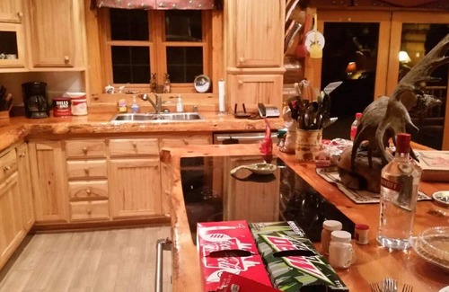 Adams Cabin | Luxurious & Spacious! A Great Place For Family, Friends, Reunions & Corporate!