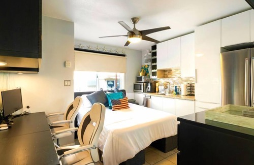 Mission Beach House | Luxurious Studio on the Beach with Full Office Amenities - Sleeps 2 -